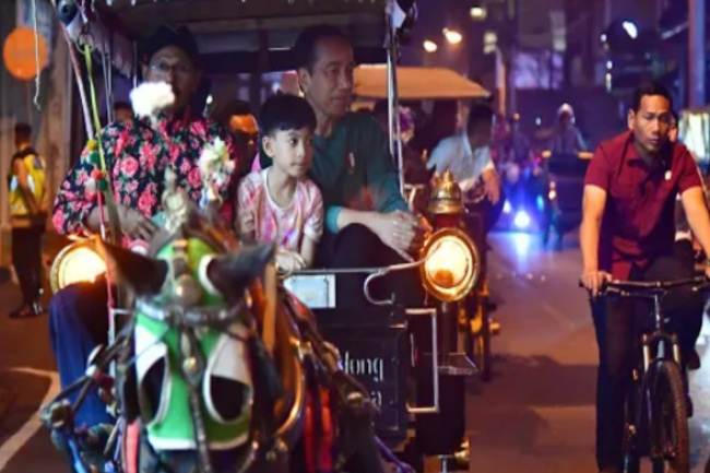 Tak Diundang Rakernas PDIP, Jokowi Ajak Jan Ethes Naik Kereta Kuda Keliling&nbsp;Malioboro
