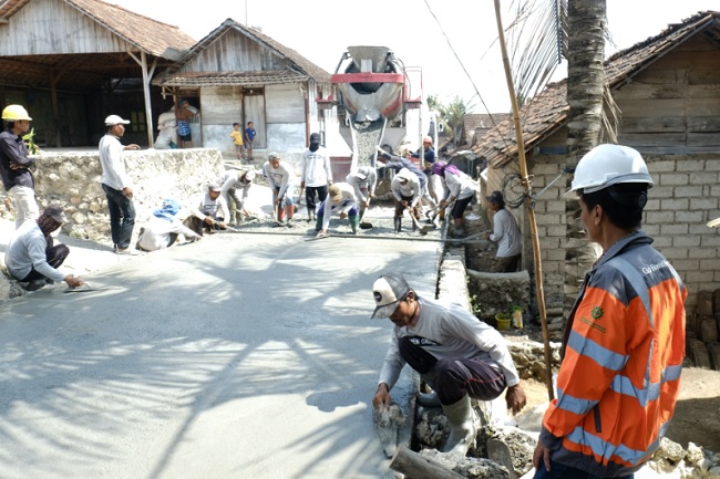 Dukung Percepatan Insfrastruktur Desa Secara Berkelanjutan, Semen Gresik Bangun Jalan Beton Senilai Rp 1,55 Miliar di Desa Tegaldowo&nbsp;Rembang